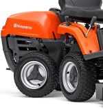 Husqvarna Frontmäher R 112C mit Mähdeck Combi 85 - Winterpaket mit Schneeschild, Gummileiste und Schneeketten – vue 3