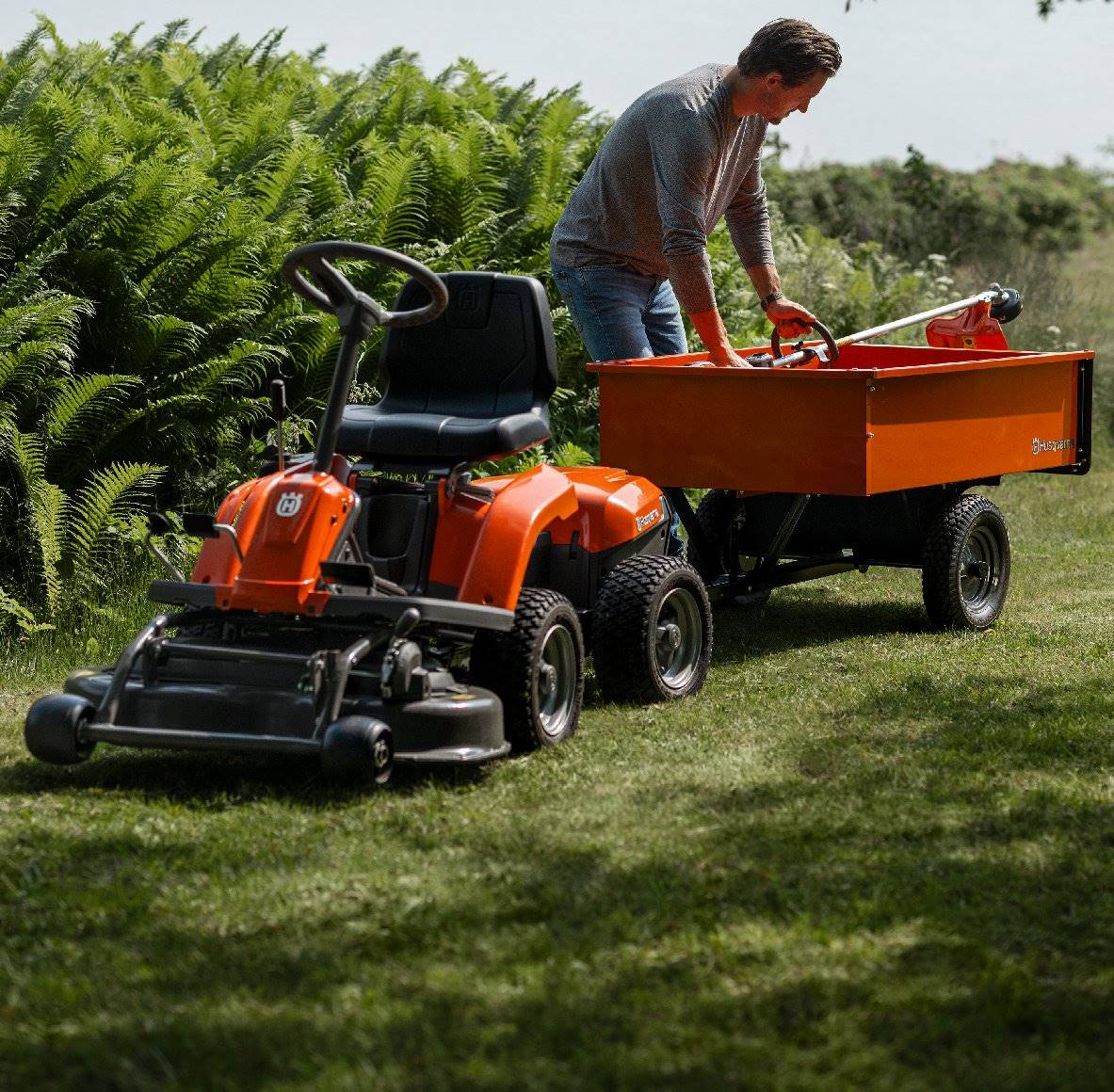 Husqvarna Akku-Frontmäher R 112iC mit Mähdeck Combi 85, Akku und Ladegerät – vue 5