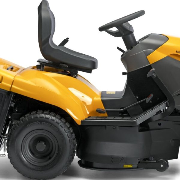 Stiga Rasentraktor Estate 798 Winterpaket mit 120 cm Schneeschild, PTO-Kit und Schneeketten – vue 3